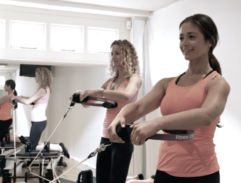 Using your side/ oblique muscles on the Reformer at Peacock Pilates is a great way to stay lean and strong